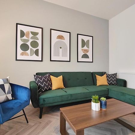 Stott House - Bright Spacious Townhouse 15 Minutes To Central Manchester With Free Parking Villa Exterior photo