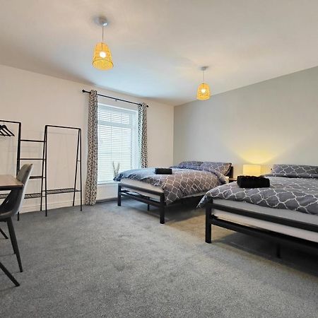 Stott House - Bright Spacious Townhouse 15 Minutes To Central Manchester With Free Parking Villa Exterior photo