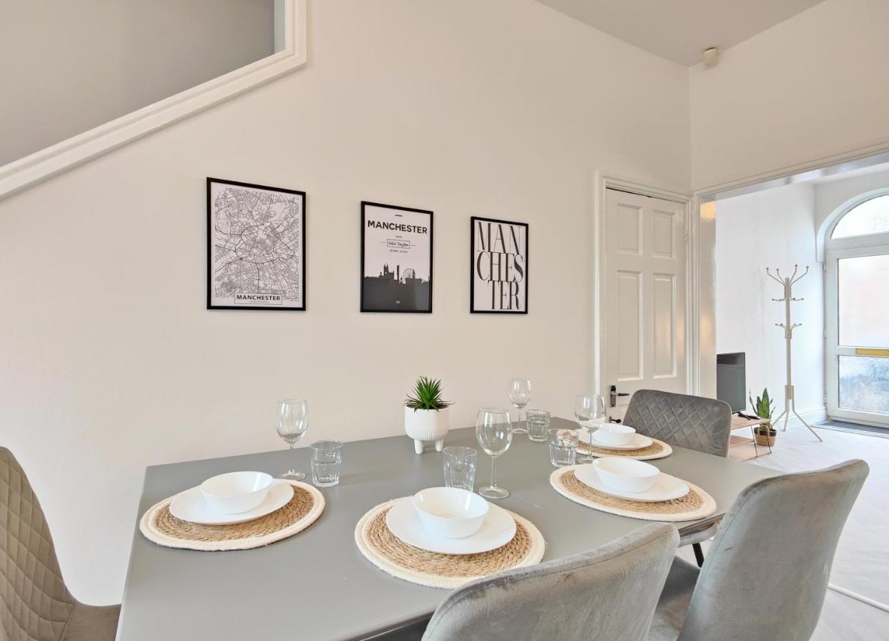 Stott House - Bright Spacious Townhouse 15 Minutes To Central Manchester With Free Parking Villa Exterior photo