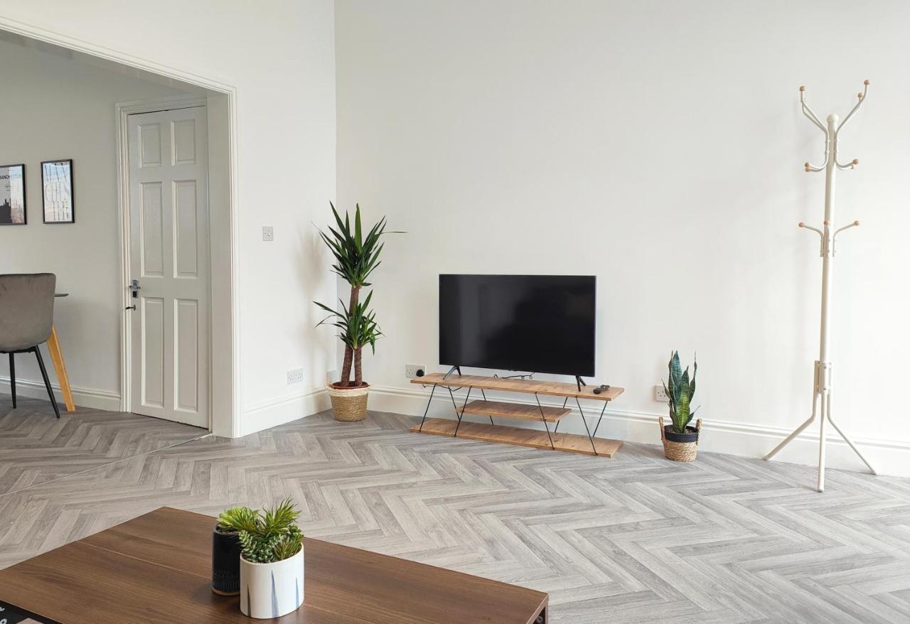 Stott House - Bright Spacious Townhouse 15 Minutes To Central Manchester With Free Parking Villa Exterior photo
