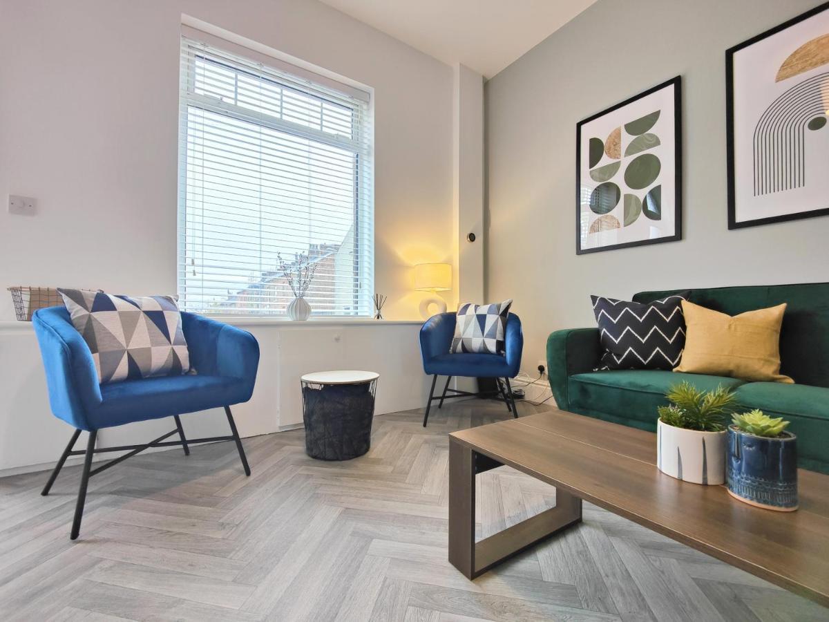 Stott House - Bright Spacious Townhouse 15 Minutes To Central Manchester With Free Parking Villa Exterior photo