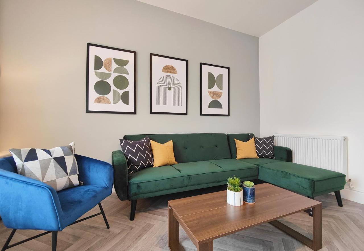 Stott House - Bright Spacious Townhouse 15 Minutes To Central Manchester With Free Parking Villa Exterior photo