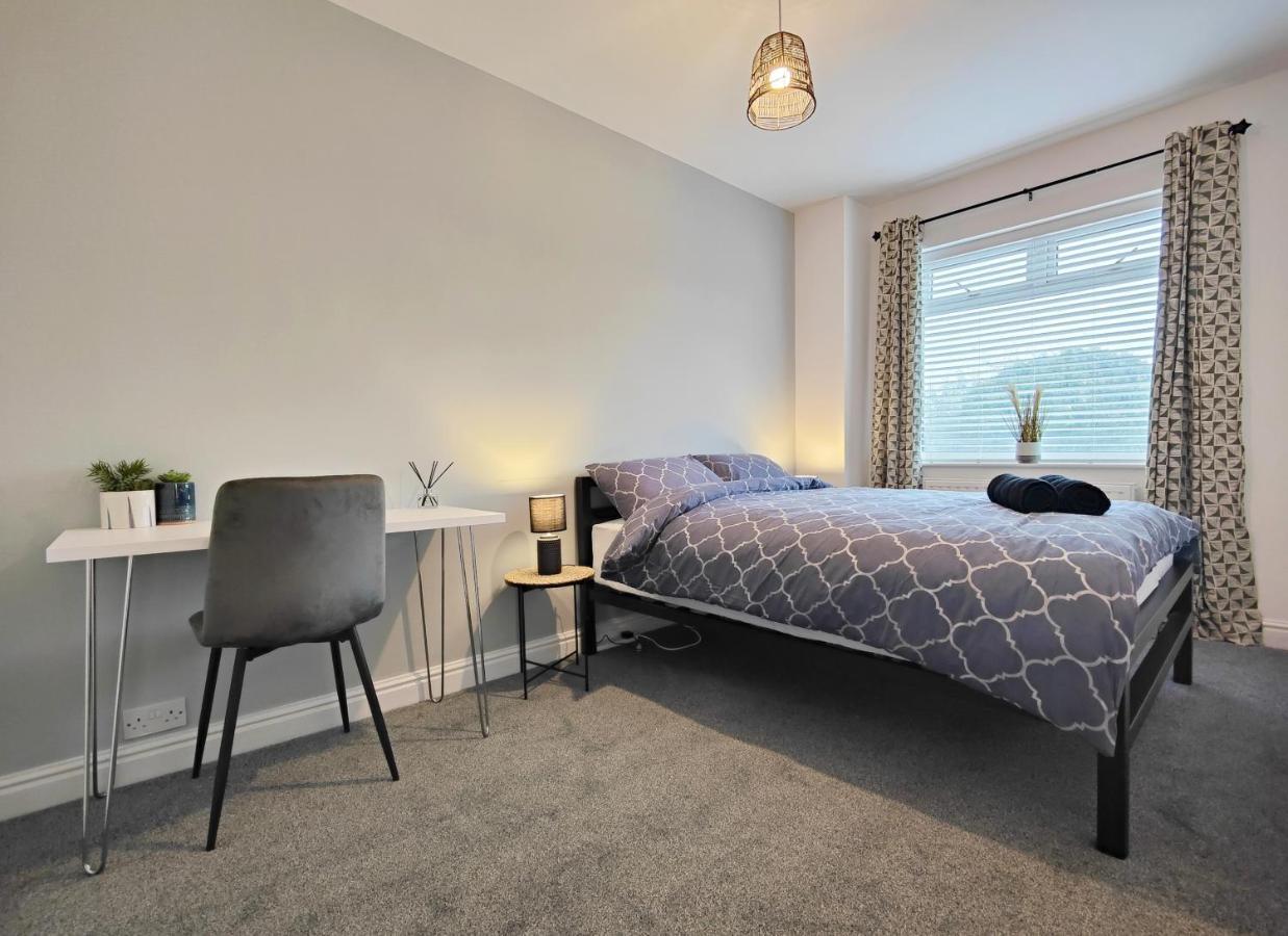 Stott House - Bright Spacious Townhouse 15 Minutes To Central Manchester With Free Parking Villa Exterior photo