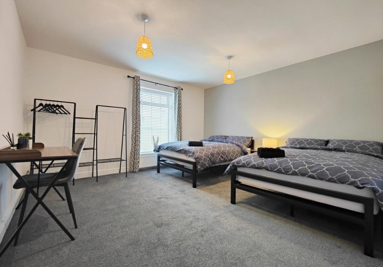 Stott House - Bright Spacious Townhouse 15 Minutes To Central Manchester With Free Parking Villa Exterior photo